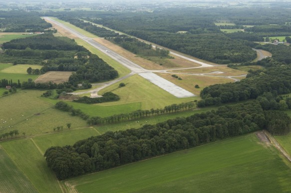 Vliegeveld in het Drongengoed.