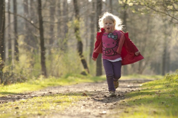 Rennend kin in de natuur.