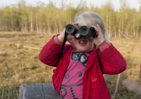 Kind in de natuur.