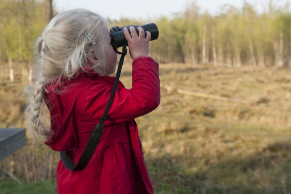 Kind in de natuur.