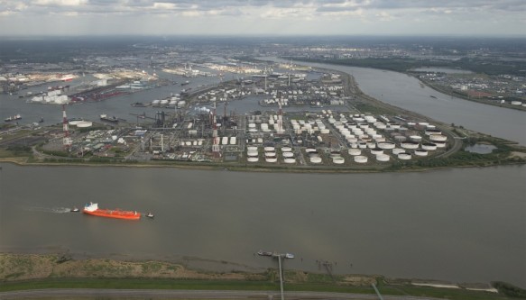 De Schelde met de haven van Antwerpen.