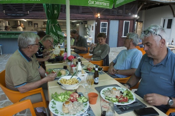 Op restaurant Bij de Bomma in Sadina