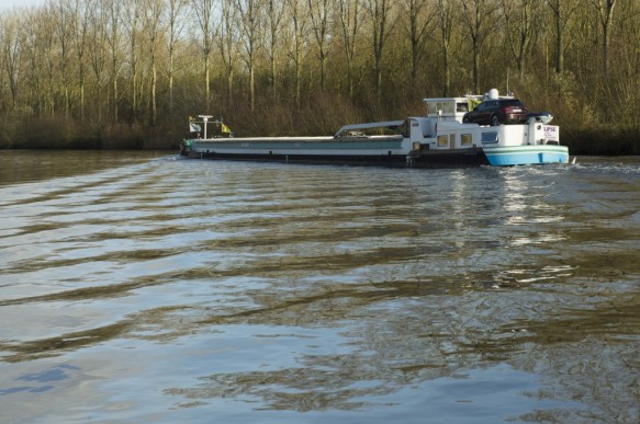Binnenscheepvaart op de Bovenschelde.