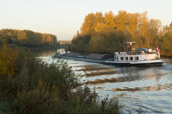 Binnenvaart op de Bovenschelde.