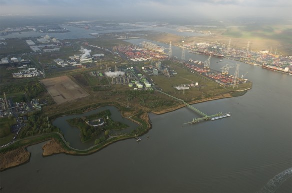 Fort Liefkenshoek en het Deurganckdok.