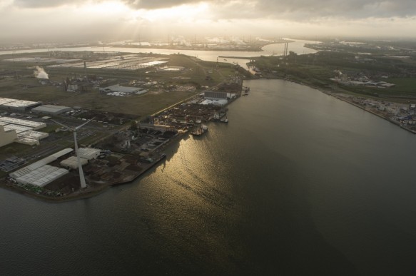 Waaslandhaven met de Kallosluis.