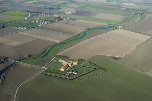 Torenhof in de polders van Sint-Jan-In-Eremo