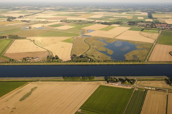 Luchtfoto Kanaal Gent-Terneuzen.