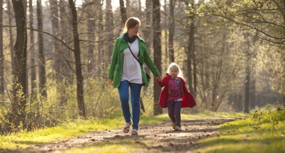 Wandelen in het bos.