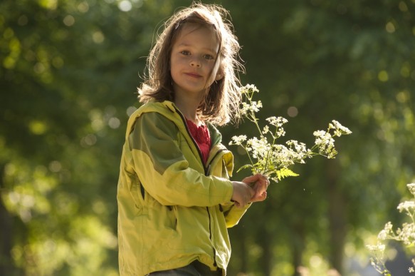kind in de natuur
