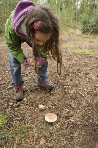 Kiind in de natuur.