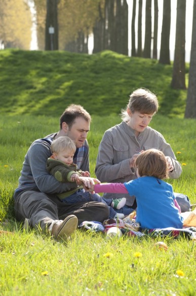 Picknicken in de natuur.